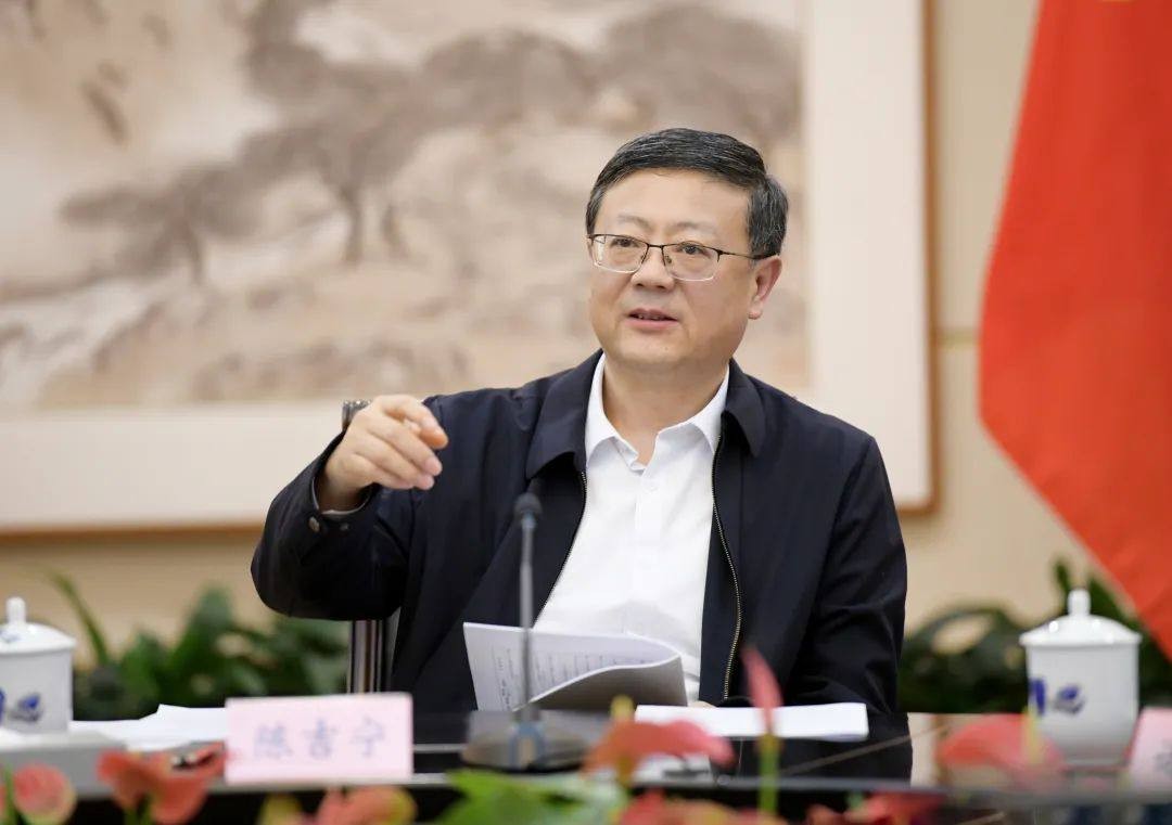 致上海市委书记陈吉宁：上海老人因“两会”送信被控寻衅滋事，违法扩建与执法乱象何时能休？